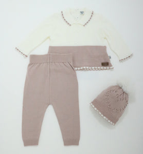 Cozy Knit Baby Set – 3-Piece Outfit with Hat