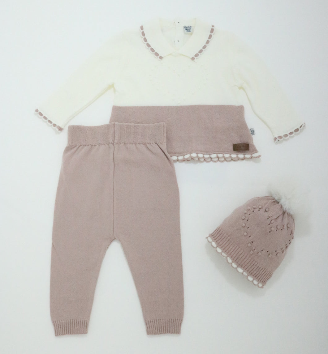 Cozy Knit Baby Set – 3-Piece Outfit with Hat